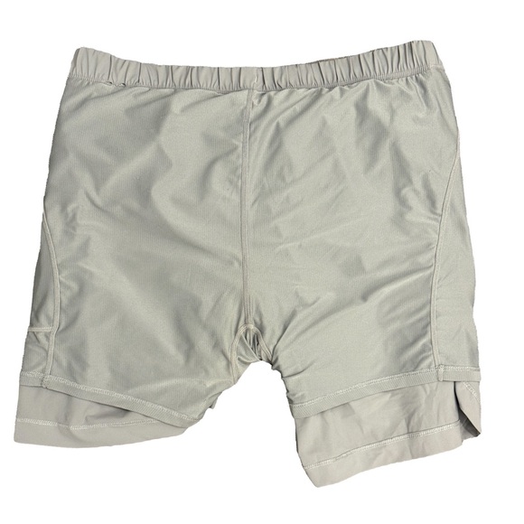 Men's Fabletics "The One Short" Lined Light Gray 5" Inseam - Size Large L - Picture 4 of 5